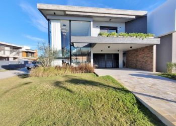 Casa em Condomínio à venda com 258m², 4 quartos, 4 suítes, 2 vagas no bairro Condomínio Sunset em Xangri-Lá