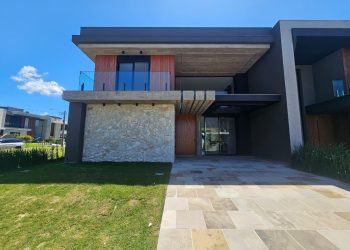 Casa em Condomínio à venda com 220m², 4 quartos, 4 suítes, 1 vaga no bairro Condomínio Sunset em Xangri-Lá