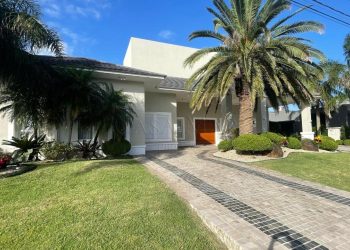 Casa em Condomínio à venda com 500m², 6 quartos, 6 suítes, 2 vagas no bairro Condomínio Enseada Lagos em Xangri-Lá