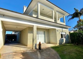 Casa à venda com 194m², 4 quartos, 2 suítes, 2 vagas no bairro Centro em Xangri-Lá