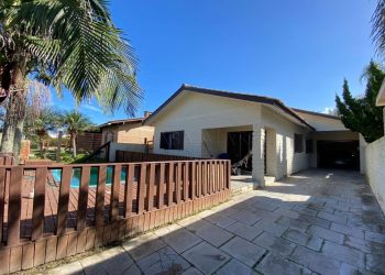 Casa à venda com 177m², 4 quartos, 1 suíte, 1 vaga no bairro Rainha do Mar em Xangri-Lá