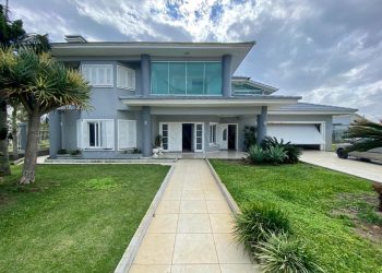 Casa à venda com 762m², 6 quartos, 5 suítes, 2 vagas no bairro Maristela em Xangri-Lá