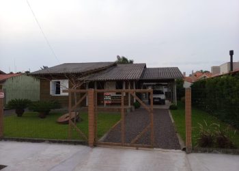 Casa à venda com 204m², 3 quartos, 1 vaga no bairro Atlântida em Xangri-Lá