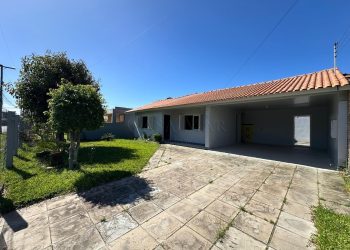 Casa à venda com 140m², 3 quartos, 1 suíte, 2 vagas no bairro Centro em Xangri-Lá