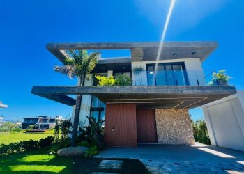 Casa em Condomínio à venda com 328m², 5 quartos, 5 suítes, 2 vagas no bairro Condomínio Amare em Xangri-Lá