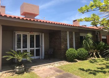 Casa à venda com 125m², 3 quartos, 1 suíte no bairro Centro em Xangri-Lá