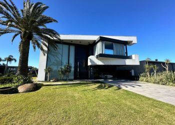 Casa em Condomínio à venda com 477m², 5 quartos, 5 suítes, 4 vagas no bairro Condomínio Sense em Xangri-Lá