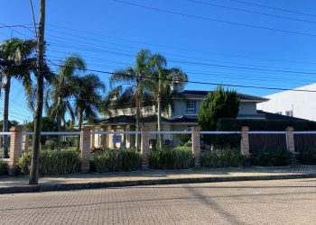 Casa à venda com 308m², 4 quartos, 4 suítes, 2 vagas no bairro Atlântida em Xangri-Lá