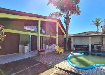 Casa à venda, 3 quartos, 2 suítes, 2 vagas no bairro Centro em Xangri-Lá