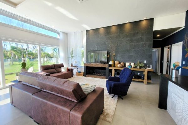 Casa à venda com 270m², 4 quartos, 4 suítes, 2 vagas no bairro Atlântida em Xangri-Lá - Foto 3