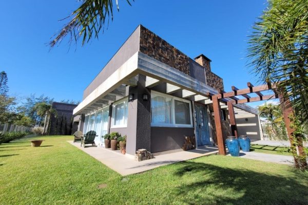 Casa à venda com 270m², 4 quartos, 4 suítes, 2 vagas no bairro Atlântida em Xangri-Lá - Foto 2