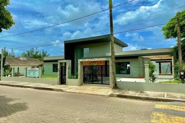 Casa à venda com 235m², 4 quartos, 2 suítes, 2 vagas no bairro Atlântida em Xangri-Lá - Foto 4