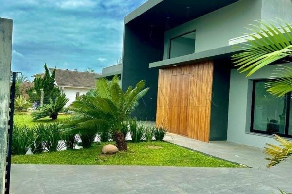 Casa à venda com 235m², 4 quartos, 2 suítes, 2 vagas no bairro Atlântida em Xangri-Lá - Foto 2