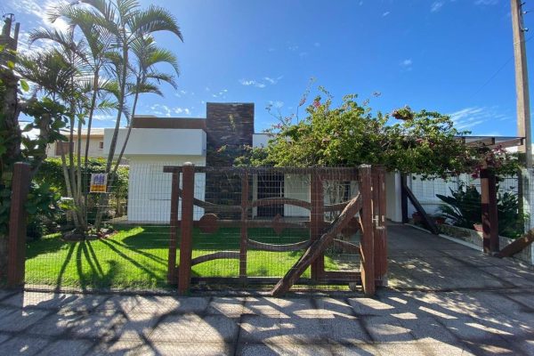 Casa para comprar ou alugar com 143m², 4 quartos, 4 suítes, 2 vagas no bairro Noiva do Mar em Xangri-Lá - Foto 2