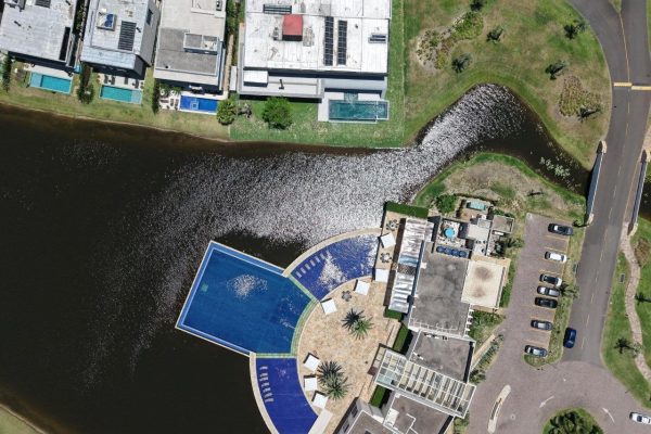 Casa em Condomínio à venda com 949m², 6 quartos, 6 suítes, 4 vagas no bairro Condomínio Enseada Lagos em Xangri-Lá - Foto 2