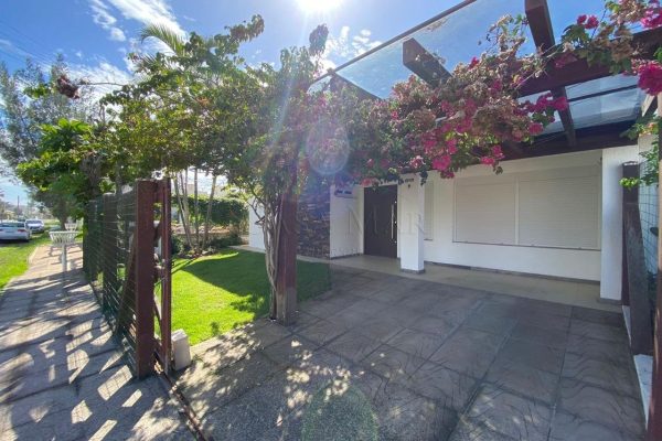 Casa para comprar ou alugar com 143m², 4 quartos, 4 suítes, 2 vagas no bairro Noiva do Mar em Xangri-Lá - Foto 3