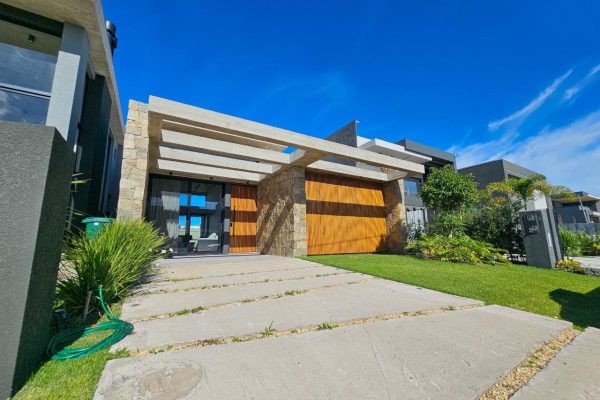 Casa em Condomínio à venda com 150m², 4 quartos, 4 suítes, 2 vagas no bairro Condomínio Sunset em Xangri-Lá - Foto 3