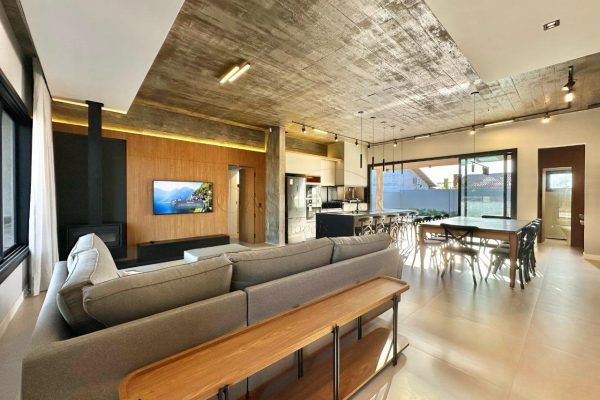 Casa à venda com 260m², 5 quartos, 4 suítes, 2 vagas no bairro Atlântida em Xangri-Lá - Foto 2