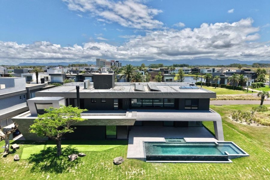 Casa em Condomínio à venda com 949m², 6 quartos, 6 suítes, 4 vagas no bairro Condomínio Enseada Lagos em Xangri-Lá - Foto 1