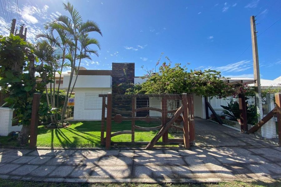 Casa para comprar ou alugar com 143m², 4 quartos, 4 suítes, 2 vagas no bairro Noiva do Mar em Xangri-Lá - Foto 1