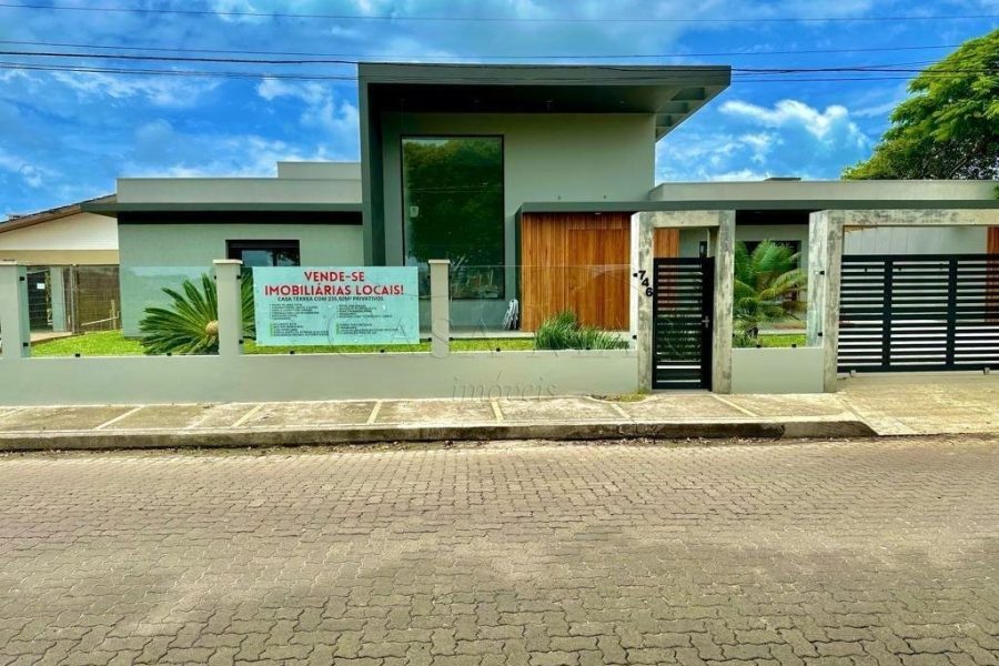 Casa à venda com 235m², 4 quartos, 2 suítes, 2 vagas no bairro Atlântida em Xangri-Lá - Foto 1