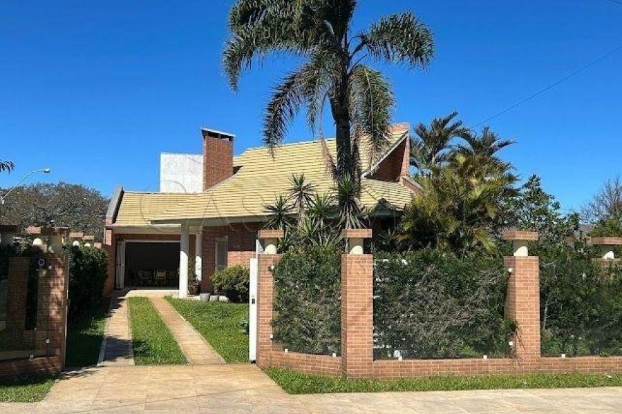 Casa à venda com 138m², 3 quartos, 1 suíte, 3 vagas no bairro Centro em Xangri-Lá - Foto 1