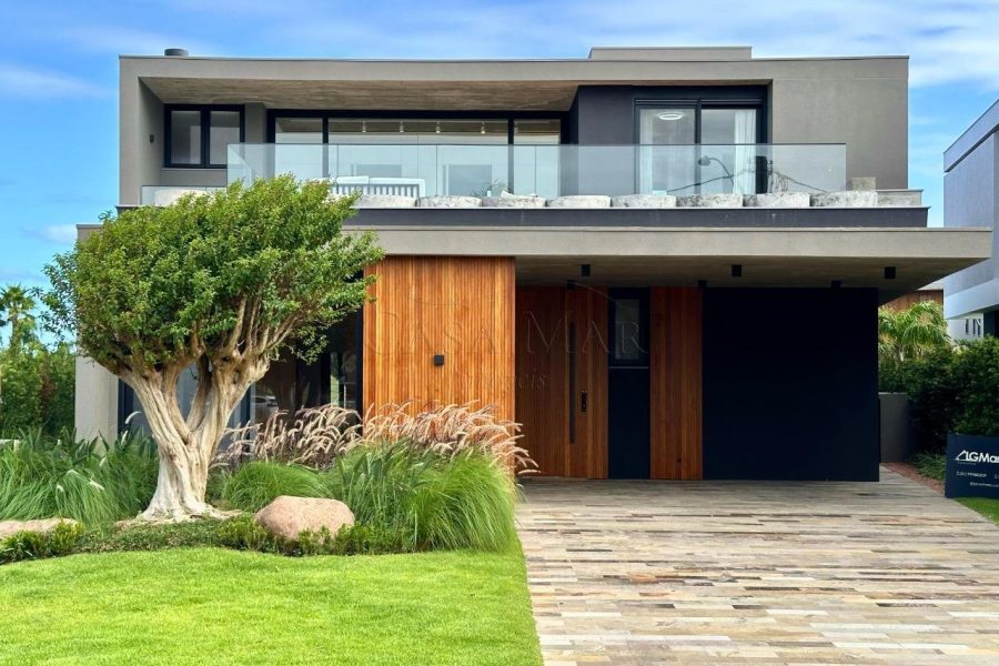 Casa em Condomínio à venda com 388m², 4 quartos, 4 suítes, 2 vagas no bairro Condomínio Sense em Xangri-Lá - Foto 1