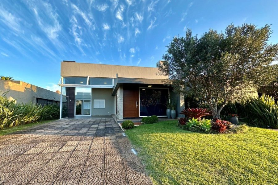 Casa em Condomínio à venda com 208m², 4 quartos, 4 suítes, 2 vagas no bairro Condomínio Enseada Lagos em Xangri-Lá - Foto 1